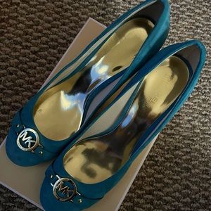 Michael Kors turquoise blue suede pump